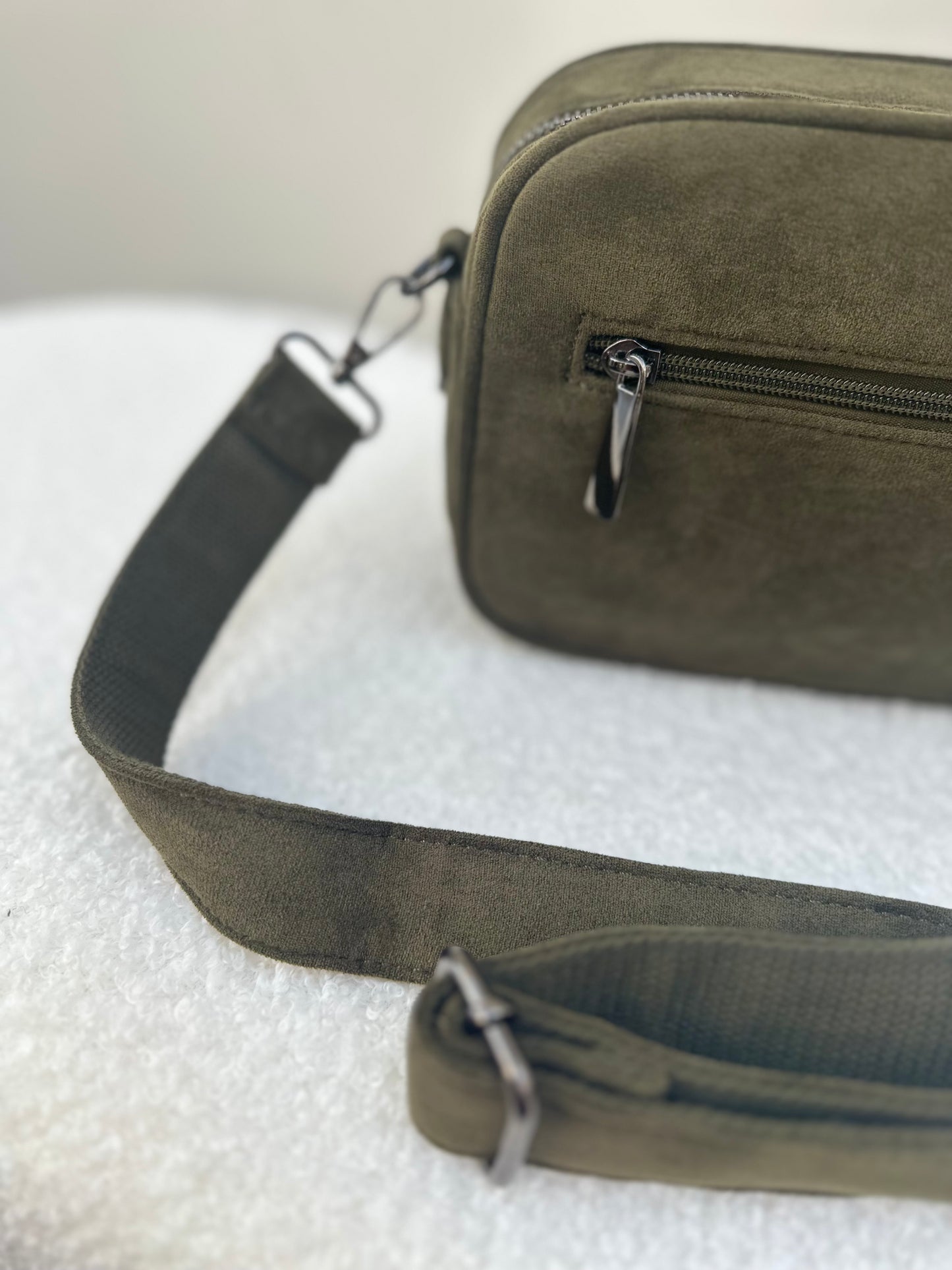 Suede handbag | Kaki